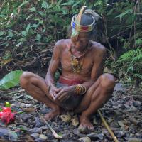 Homme-fleur-indonesie